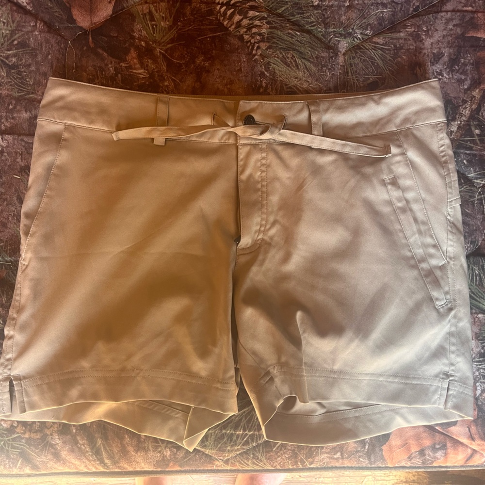 Magellan Outdoors Tan Women’s Shorts